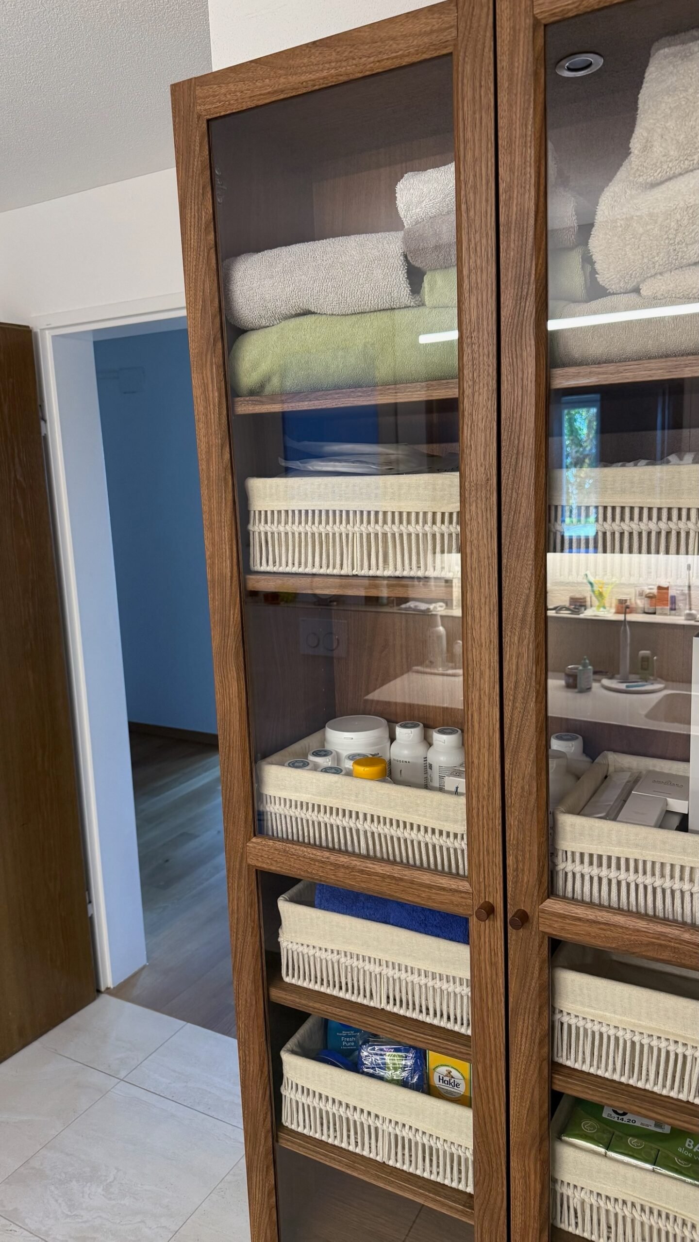 3B9746D5-E221-4273-895A-0A6146BEBBB7